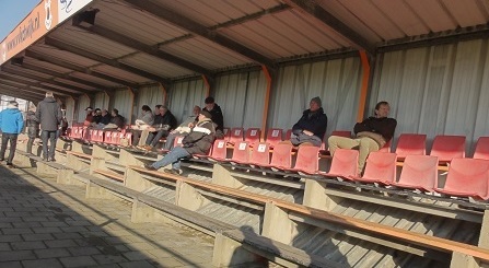 Tribüne auf der Gegenseite