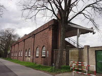 Tribüne Hubert-Houben-Kampfbahn