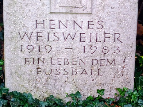 Grab von Hennes Weisweiler in Lechenich