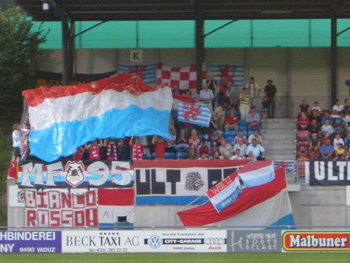 Intro der ca. 40 Gäste-Fans