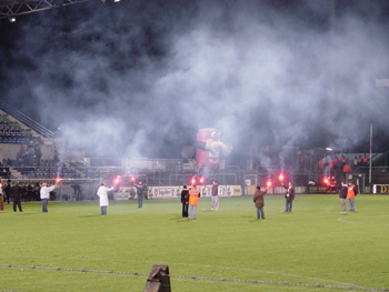 Die Fans heißen ihre Spieler Willkommen