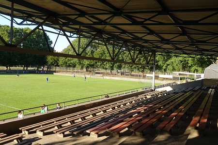 Warbruckstraße Tribüne