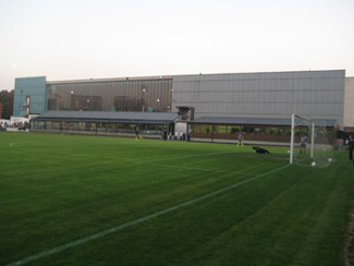 Rechts Kneipe, links Business-Seats