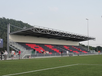 Haupttribüne in Rocourt