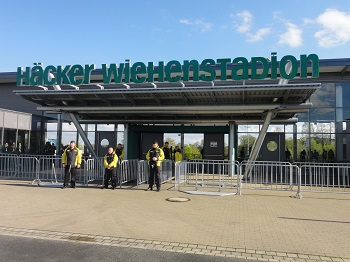 Eingang zum Häcker-Wiehenstadion