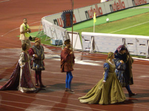 Landestypische Folklore vor dem Spiel