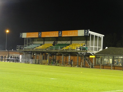 Tribüne im Complex Houtstraat von KFC Sint-Lenaarts