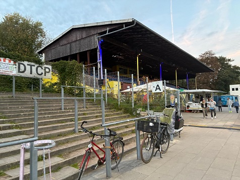 Tribüne im Stadion Hoheluft in Hamburg