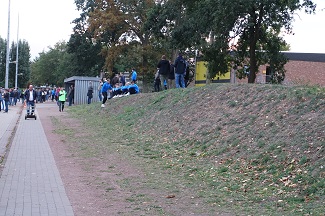 Grashügel im Jahnstadion von Teutonia St. Tönis