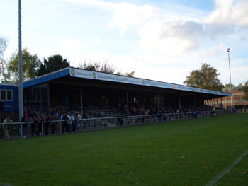 Die Tribüne im TuRu-Stadion