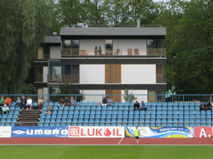 Sitzplätze auf der Gegengeraden