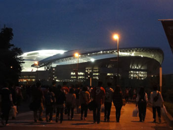 Fußmarsch zum Saitama Stadium
