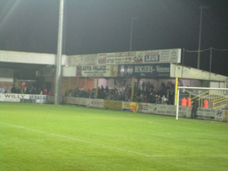Gästeblock im Stadion Marcel de Kerpel von Standaard Wetteren